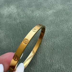 Gold / Stainless steel love style bracelet with a clasp
